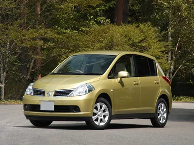 123oto THAY KÍNH XE Ô TÔ Nissan Tiida tận nơi